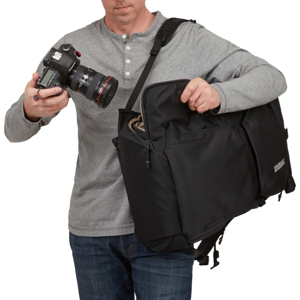 Thule Covert DSLR Backpack 32L