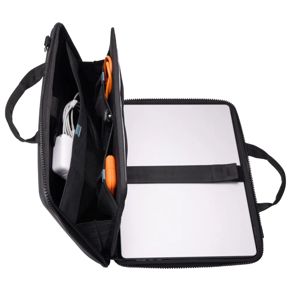 Thule Gauntlet MacBook Pro&reg; Attach&#233; 16"